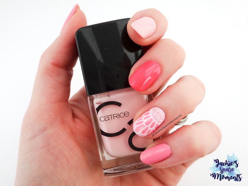 Skittle mani holding Catrice ICONails 29 Donut Worry Be Happy!