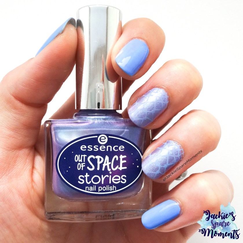 Stamping nail art with essence out of space stories 08 guardians of the unicorn and L'Oreal 671 Monsieur Bleu