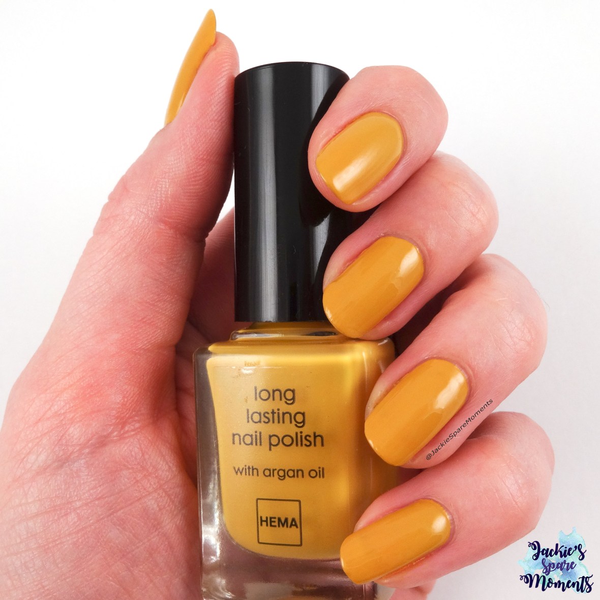 Hema long lasting nail polish golden yellow, two coats and top coat