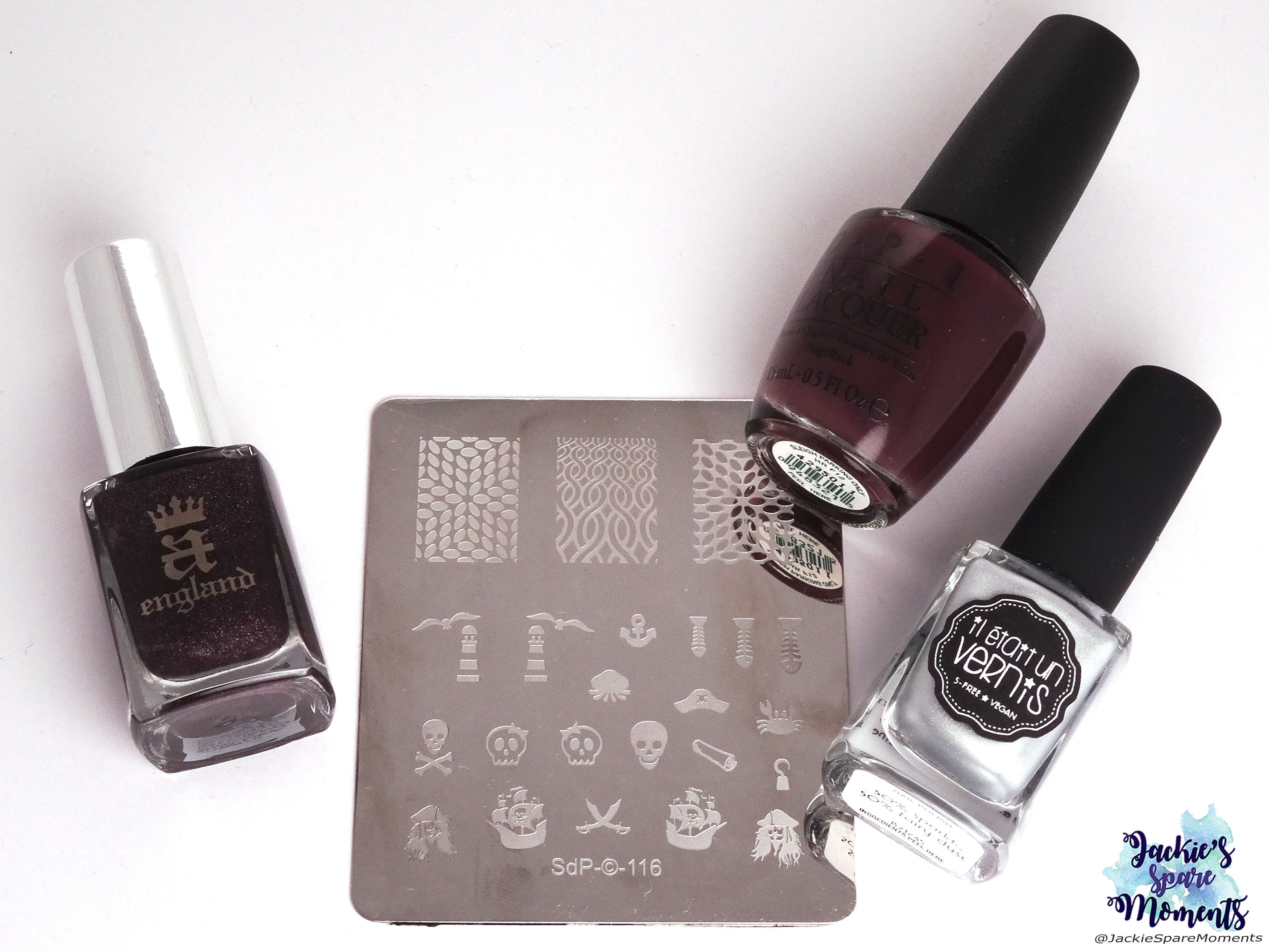 Materials used: A-England In Robe and Crown, OPI Sleigh Parking Only, Il etait un vernis 50% sparkly, 50% fairy dust