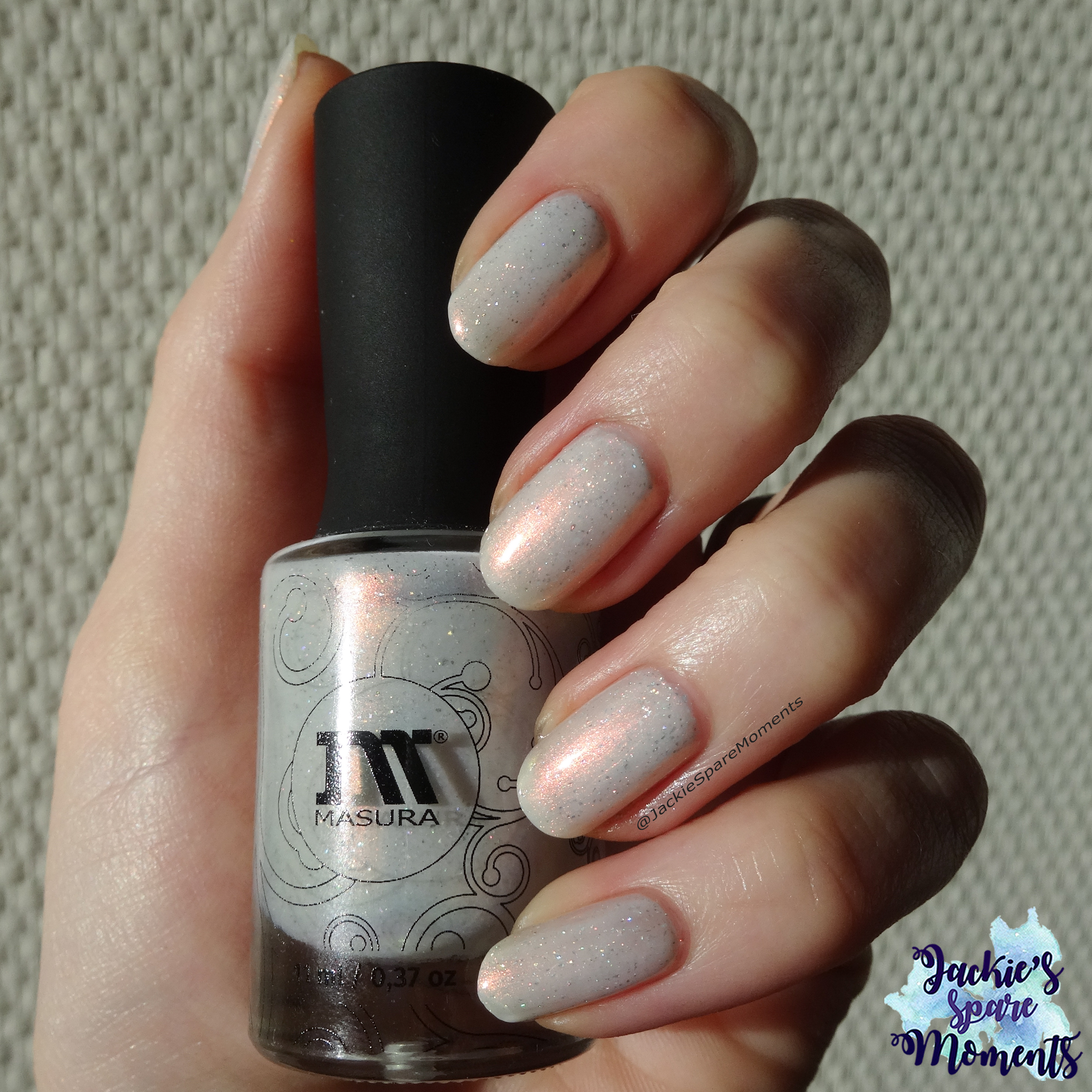 Masura 1181 Pearly Rain, direct sunlight