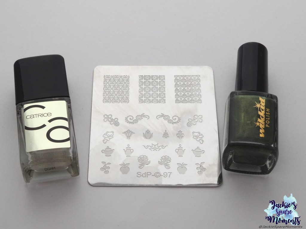 Materials used: Catrice ICONails Gel Lacquer 78 You Glow My Mind, Wikkid polish Forest and Dashica stamping plate SdP-97
