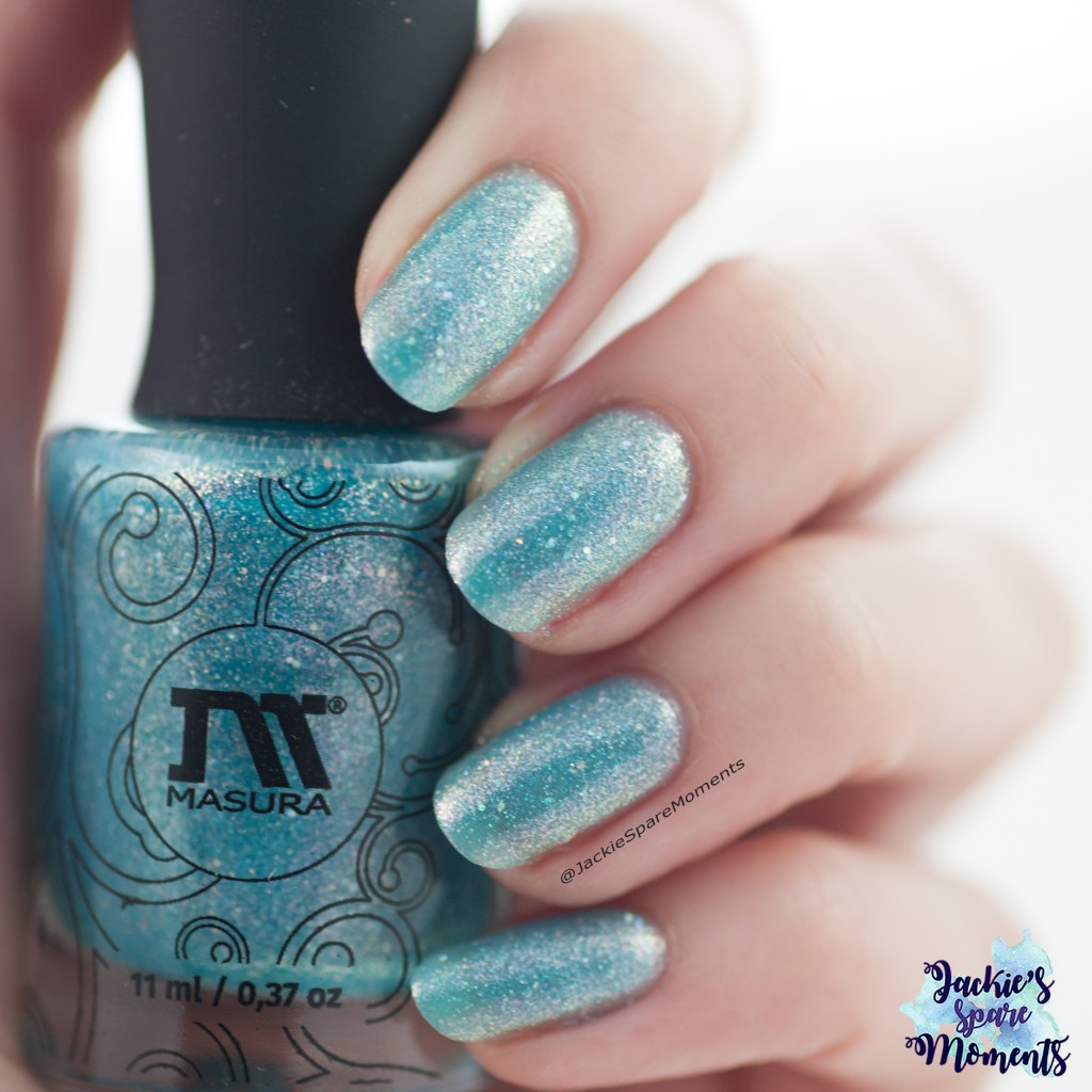 Masura Waterfall, cold state, photographed in artificial light