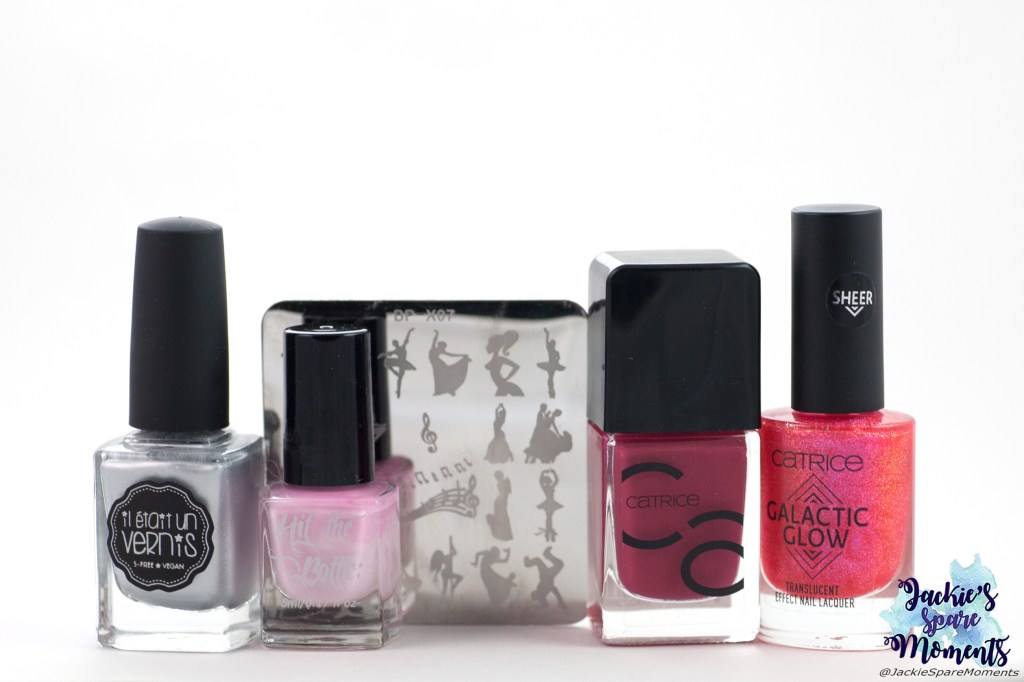 Materials used for ballerina nail art: Il etait un vernis 50% sparkly, 50% fairy dust, Hit the bottle stamping polish bubblegum bliss, Catrice ICONails Sassy Polish With Good Habits, Catrice Galactic Glow 05 Watch Out! Universe Blaze, BornPretty stamping plate BP-X07