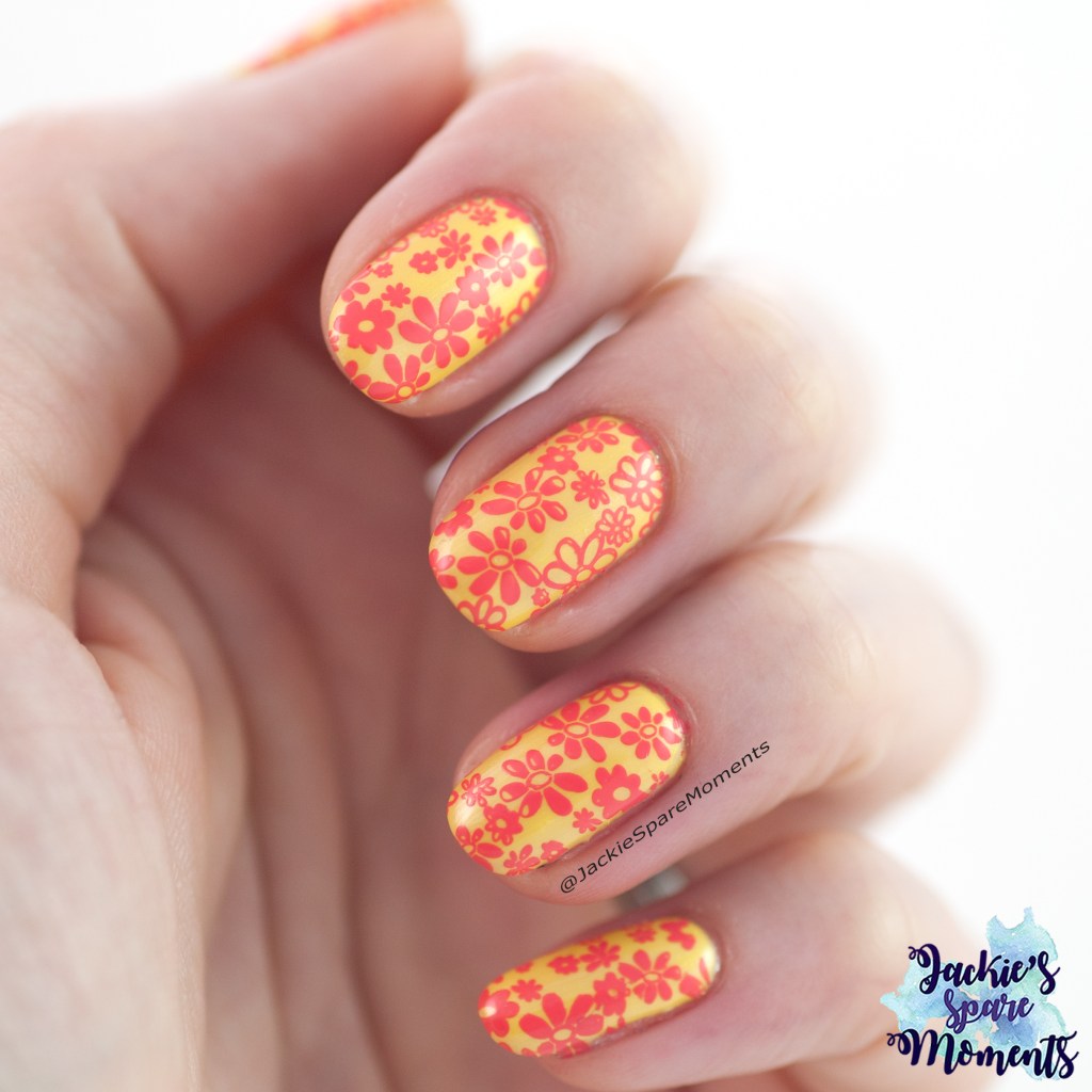 Floral nail art with Catrice ICONails 68 Turn The Lights On