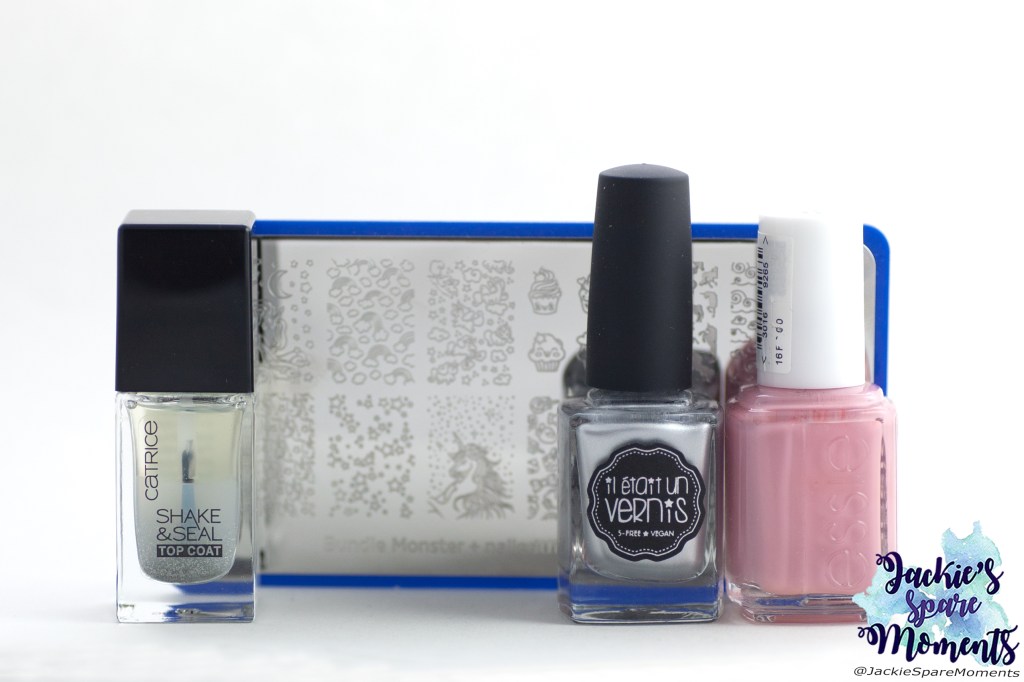 Materials used for New Years Eve nail art manicure: Catrice Shake & Seal Top Coat 05 Icy Slowdown, Il etait un vernis 50% sparkly, 50% fairy dust, Essie Young, Wild and Me, Maniology stamping plate BM-XL214