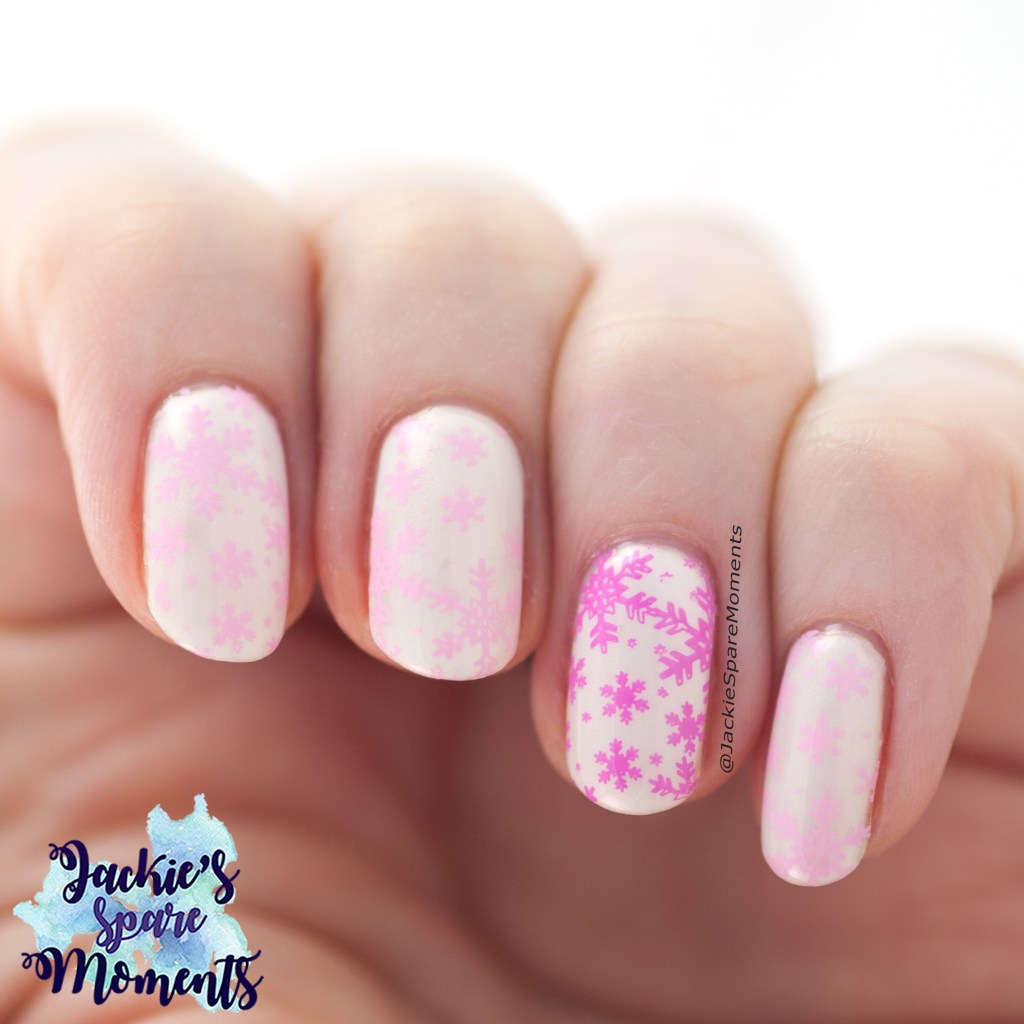 Pink snowflake manicure for Valentine's Day