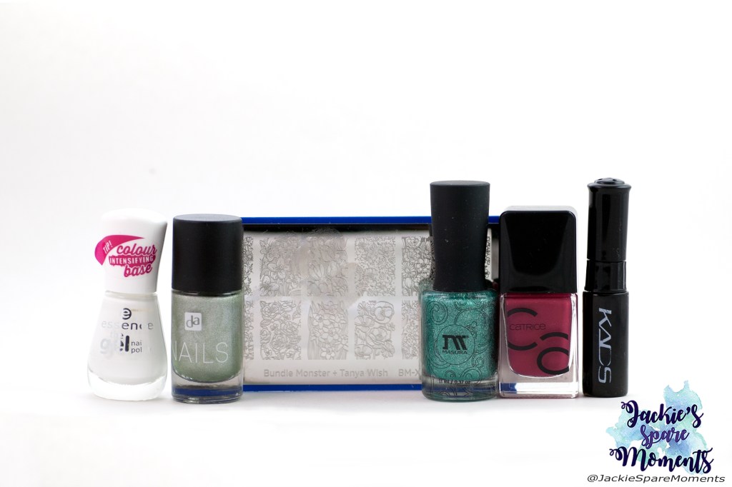 Materials used for strawberry nail art: essence 33 wild white ways, DA Nails 097 Magical, Masura 1049 Mint Breeze, Catrice ICONails 64 Sassy Polish With Good Habits, KADS black stamping polish, Maniology stamping plate BM-XL217.