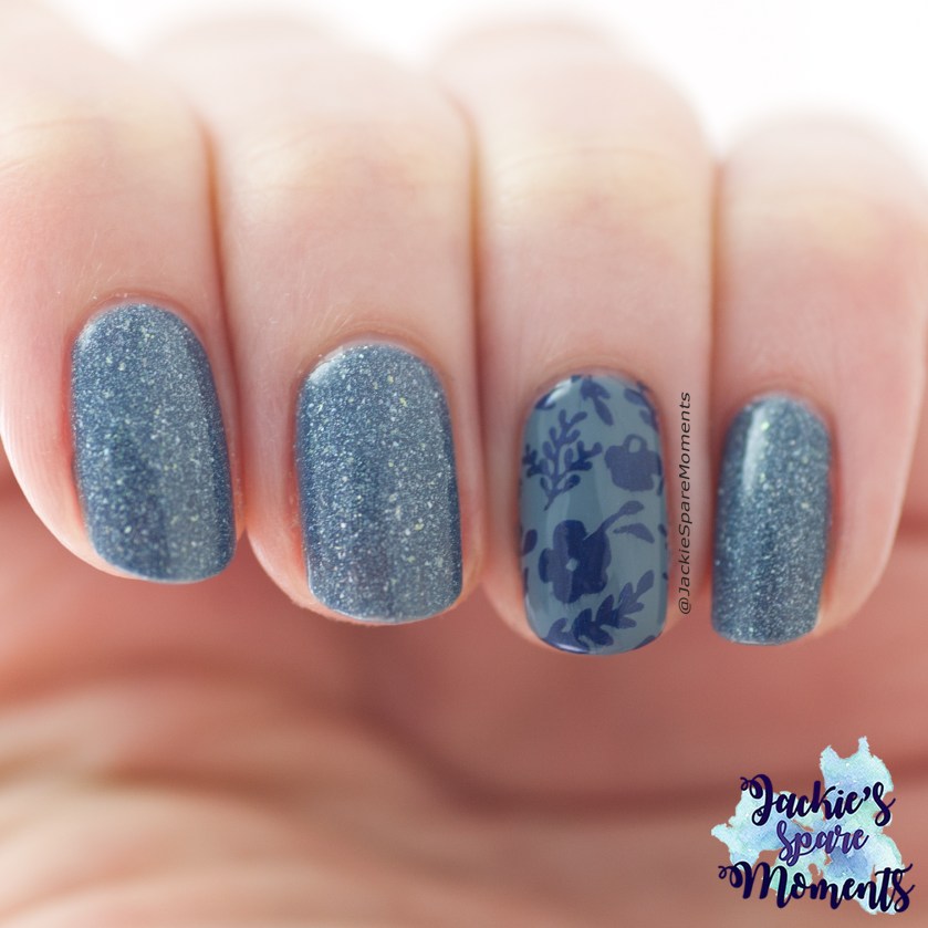 Blue floral nail art.