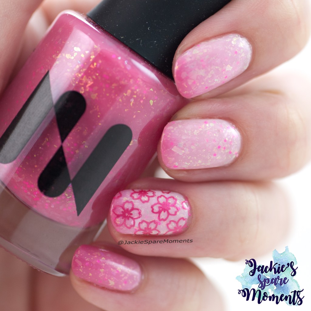 Masura Sakura thermail nail polish with accent nail