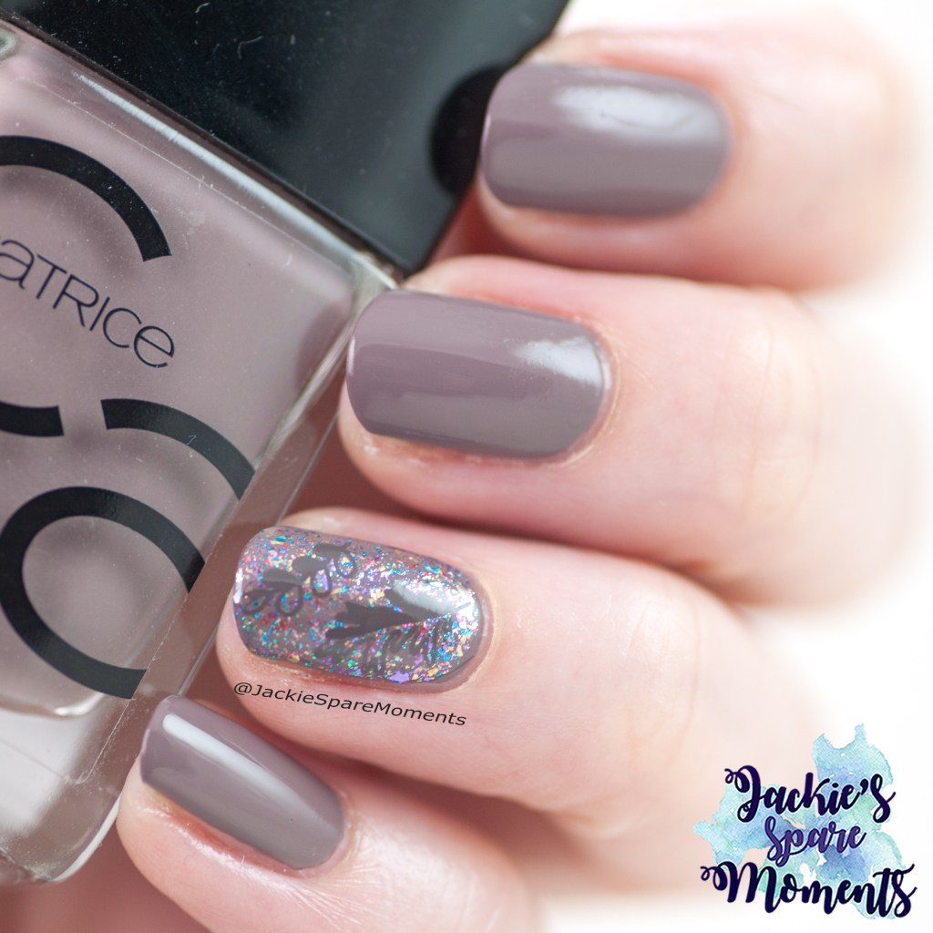 Catrice ICONails 28 Taupe League with accent nail