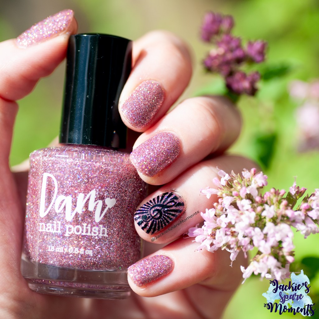 Dam nail polish Bite Me Sparkle Fangs