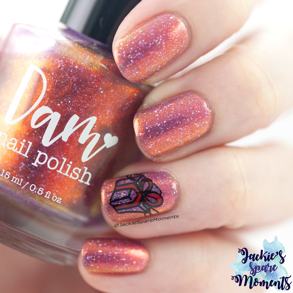 Dam nail polish Jingle Juice (Advent 2023 day 1) Sinterklaas nail art