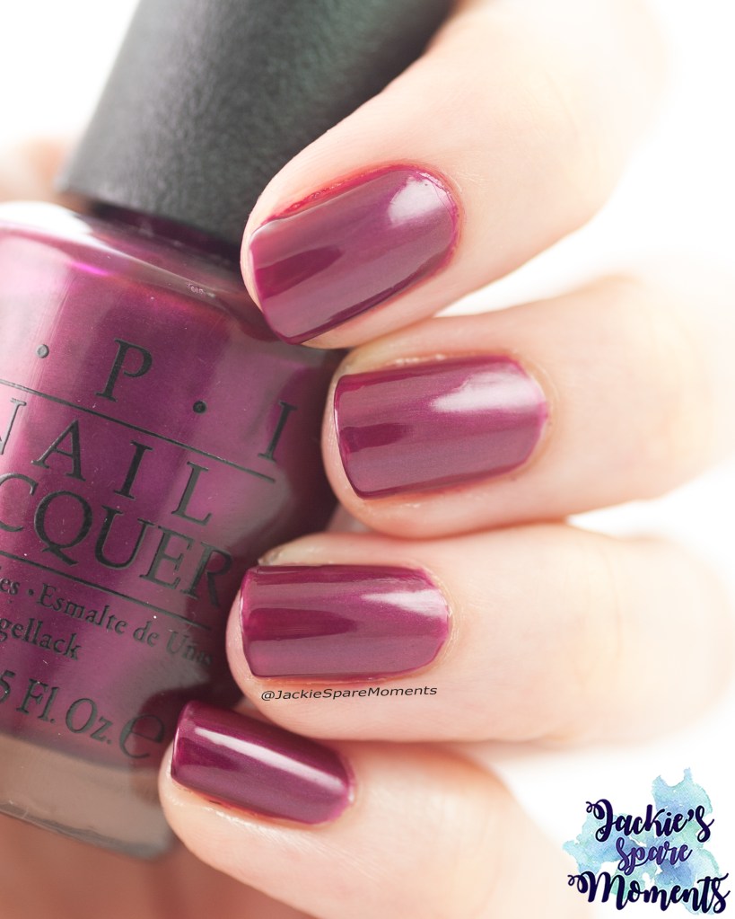 OPI Kiss me - or elf!