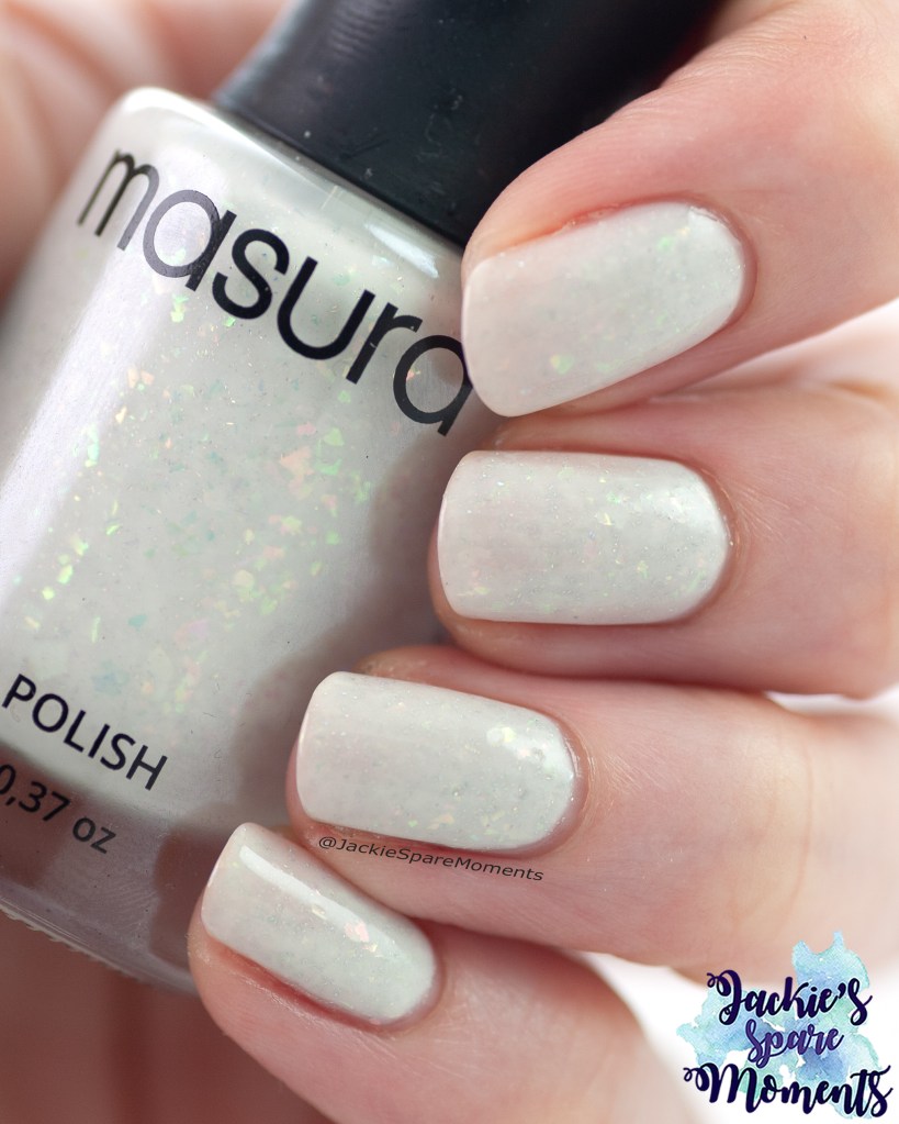 Masura Scattering of opals as Pantone Cloud Dancer